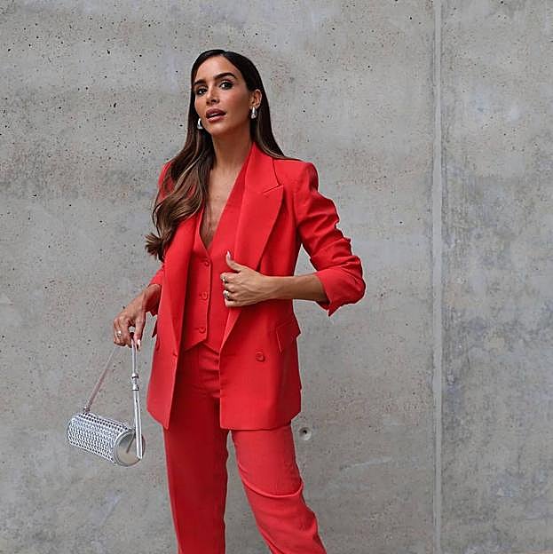 Las versiones low cost más virales del traje rojo que más se lleva esta primavera y favorece mucho