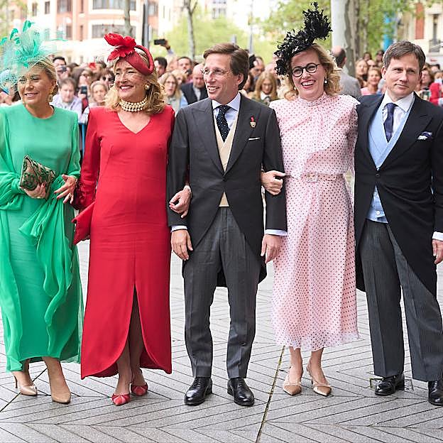 De izquierda a derecha, Ángela, Casilda, José Luis, Magdalena y Alfonso Martínez Almeida. /