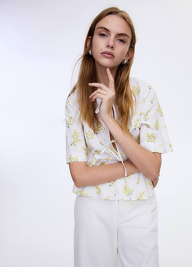 Imagen - Blusa blanca con lazos y mini estampado