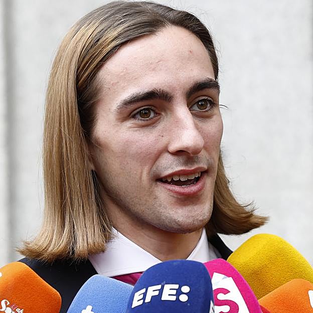 Así es Pablo, el sobrino 'belga' de Almeida que se ha viralizado tras la boda: modelo, youtuber y con pelazo