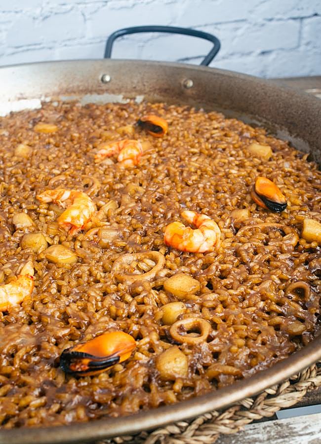 Imagen - Arroz al senyoret, uno de los clásicos de la gastronomía arrocera cuya receta también podemos descubrir en El arte de un buen arroz. / ZENITH