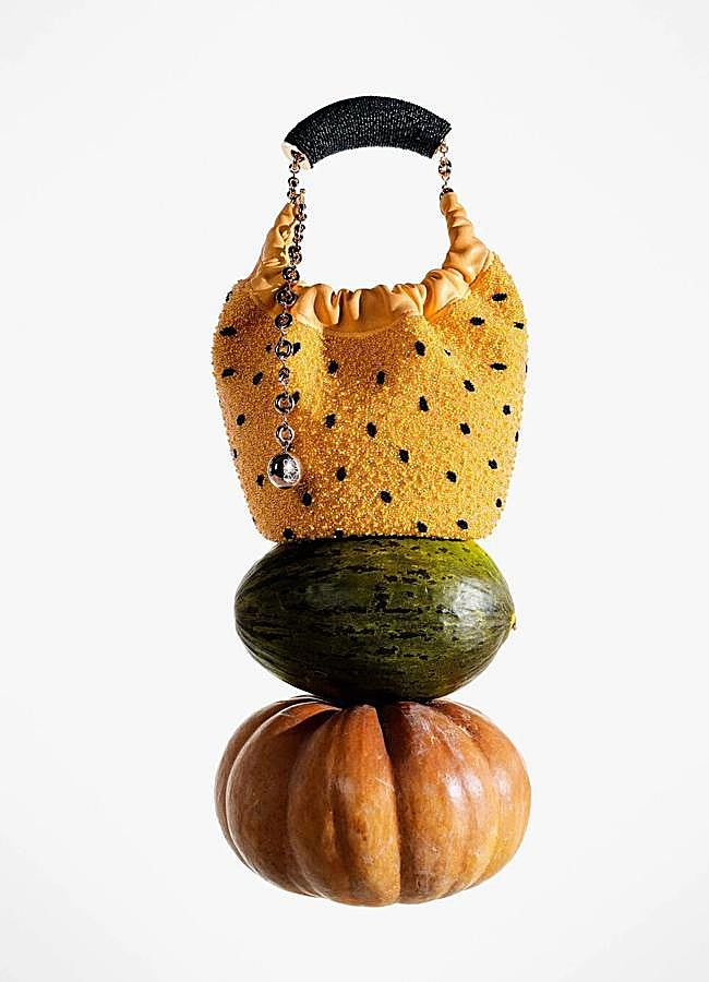 Imagen - Bolso de la nueva colección de Paula's Ibiza y Loewe. Cortesía de Loewe.