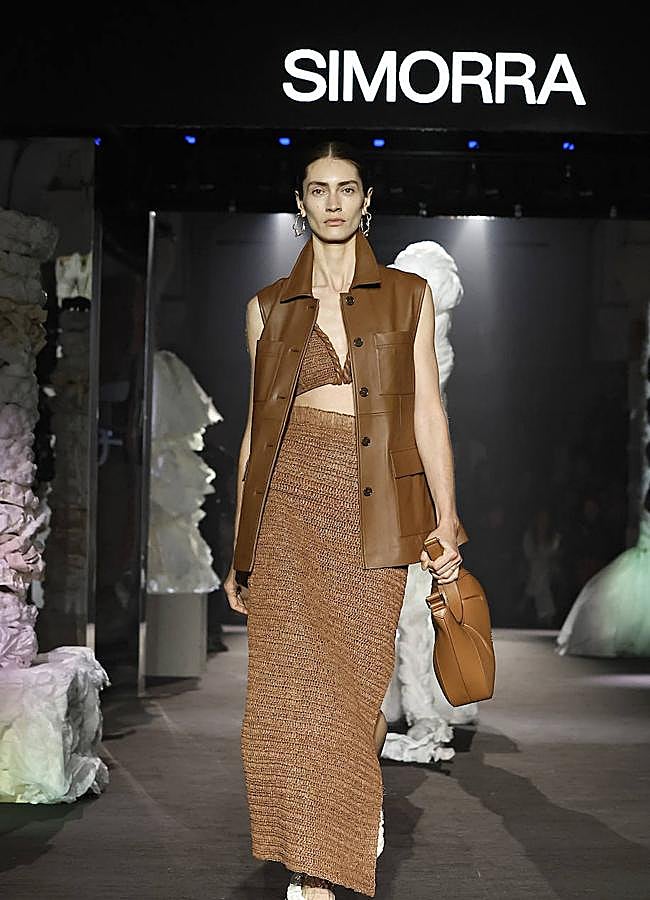 Imagen - Vestido con trenzados de Simorra, sobre la espectacular puesta en escena en esta edición de la 080 Barcelona Fashion.