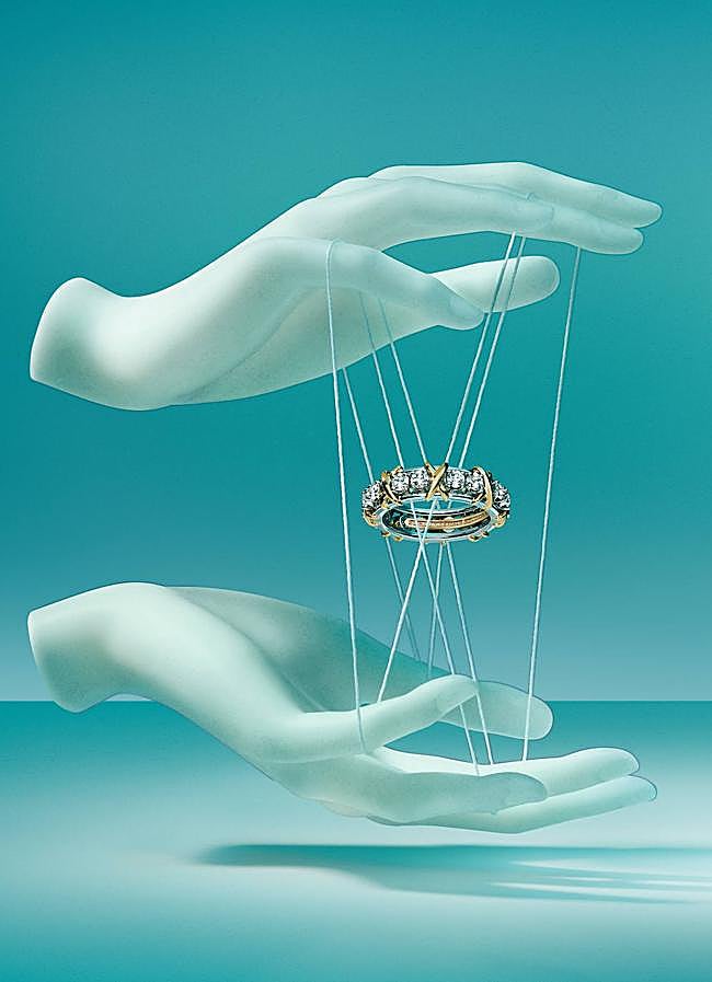 Imagen - Anillo Tiffany & Co, Sixteen Stone, por Jean Schlumberger, fotografiado por Dan Tobin Smith, para la campaña 'Con amor, desde 1837'.