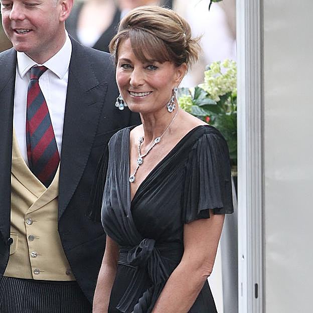 Carole Middleton en la fiesta previa a la boda de su hija con el príncipe Guillermo. 