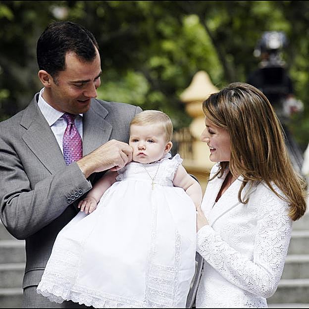 Felipe y Letizia con Leonor el día de su bautizo.