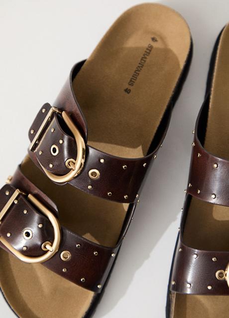 Imagen - Sandalias planas de Stradivarius (29,99 euros)