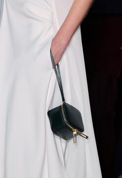 Imagen secundaria 2 - Bolsos pulsera de Chanel, Dior y Victoria Beckham.