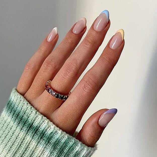 Manicura francesa en tonos pastel