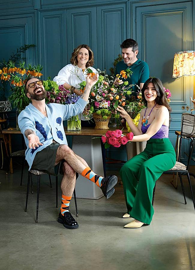 Imagen - Sally lleva camisa y joyas propias; Abe the Ape, polo de Adolfo Domínguez, Guille, bermudas de cuero, de Zara, y cárdigan y mocasines de Sandro; y Coco, top de Maje, pantalones de Zara y zapatos de Augusta. Foto: Uxío da Vila.