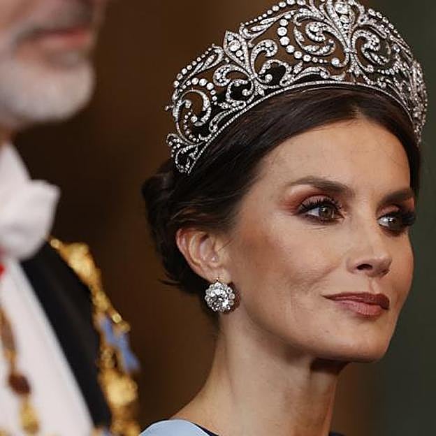 La reina Letizia con la tiara Flor de Lis en su visita a Dinamarca. 