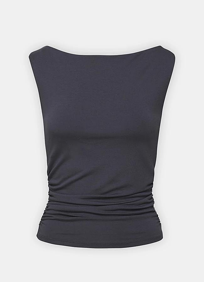 Imagen - Tank top gris de Gina Tricot, 21,99 euros.