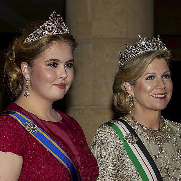 La reina Máxima de Holanda junto a su hija, la princesa Amalia. 
