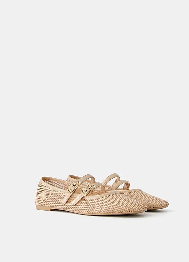 Imagen - Bailarina de rejilla en color crudo de Bershka (19,99 euros):