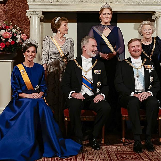 Lo que no se vio de Letizia en la cena de gala en Holanda: el misterio del taburete, los pies ocultos de la reina y la conexión secreta de Amalia en Madrid