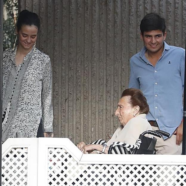 Juan Urquijo, con Victoria Federica y la infanta Margarita. 