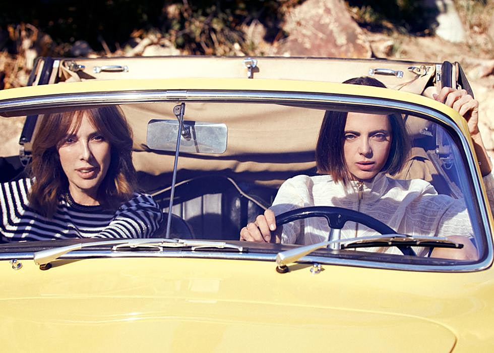 Teresa y Macarena, ambas con total looks de Teresa Helbig. 