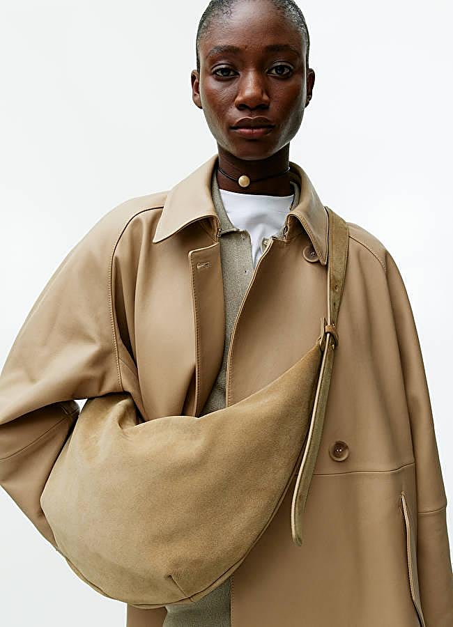 Imagen - Bolso bandolera en ante de Arket.