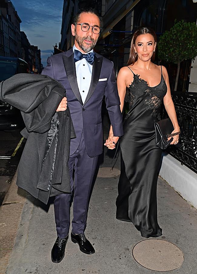 Imagen - Eva Longoria junto a su marido llegando a la fiesta del 50 cumpleaños de Victoria Beckham. Foto: Gtres.