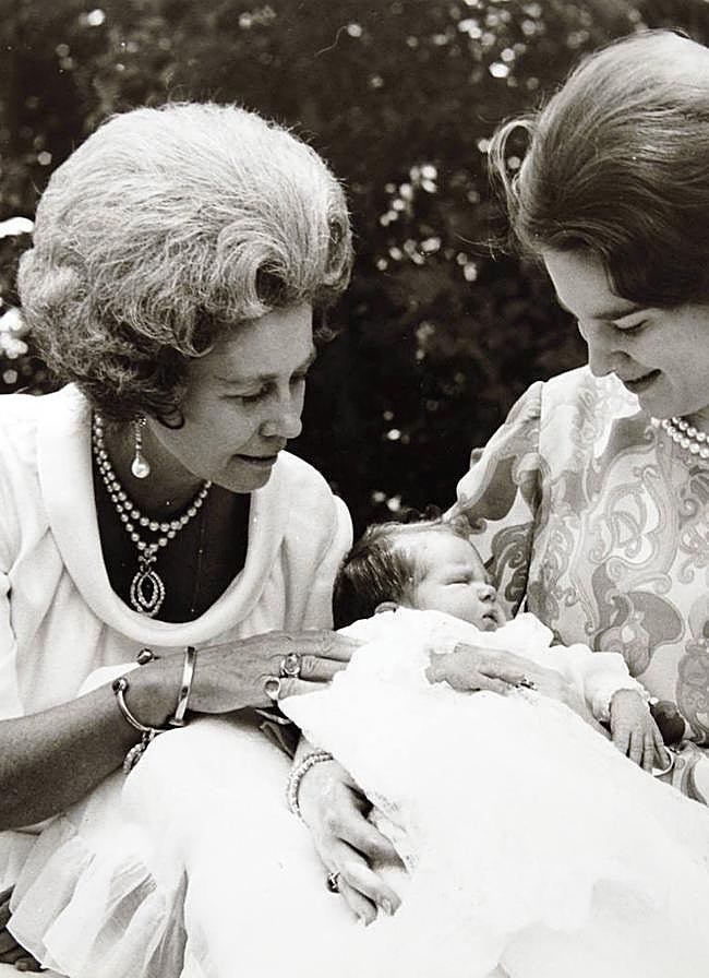 Imagen - La reina Federica con el colgante cabujón de rubí. Foto: Gtres