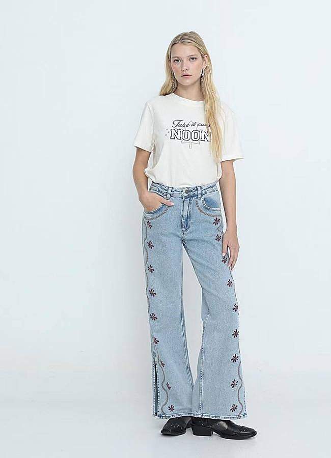 Imagen - Vaqueros campana bordados