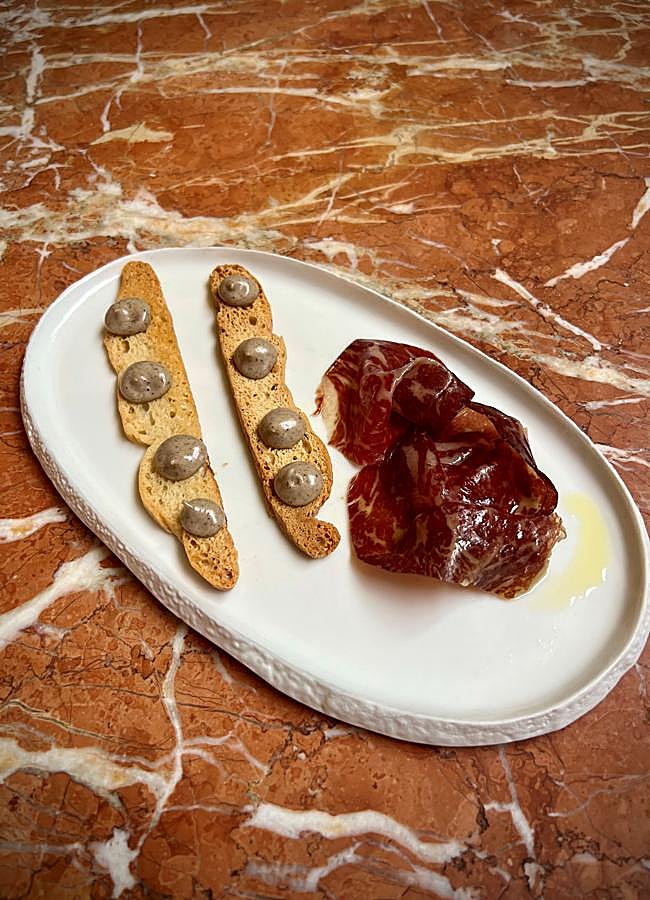 Imagen - La cecina de Wagyu que podemos degustar en la barra de Bugao. / DR