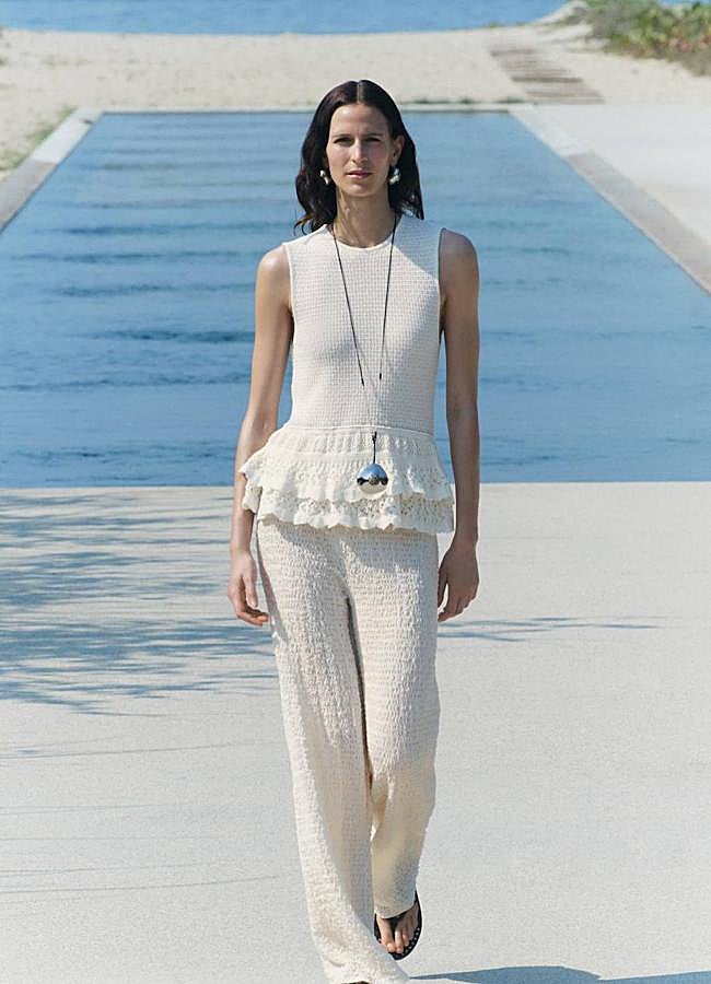 Imagen - Total look de crochet en tono crudo