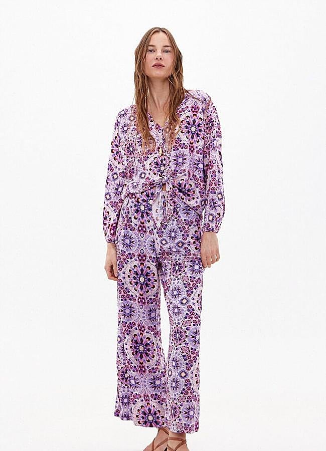 Imagen - Conjunto estampado lila de Hoss Intropia: pantalón 59 euros y top 55 euros.