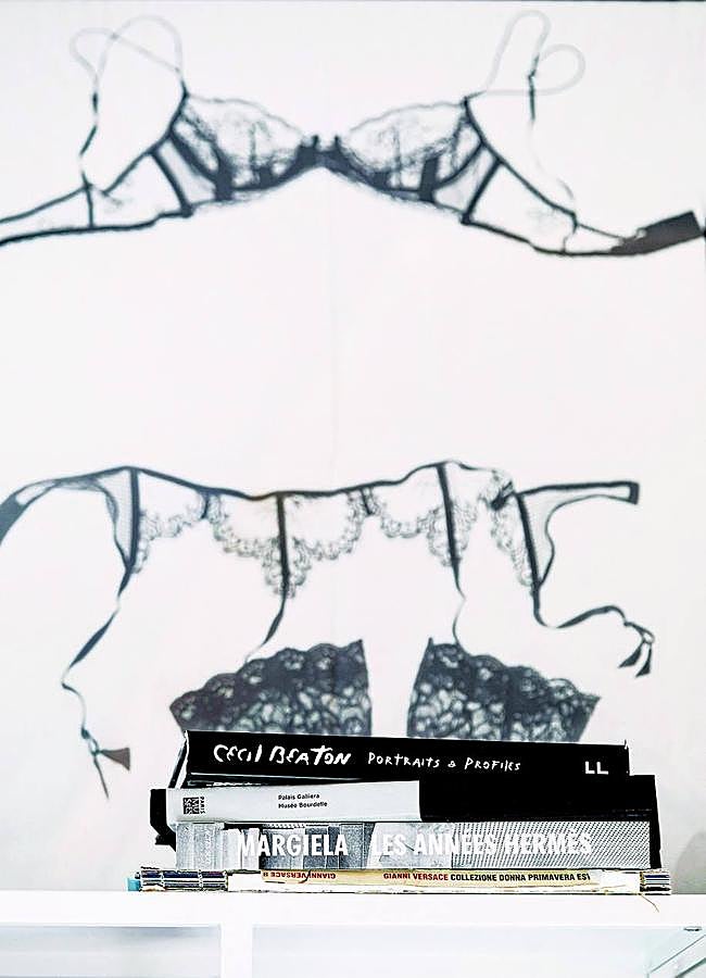 Imagen - Detalle de la estantería de Juan Vidal. Por: Alex Rivera.