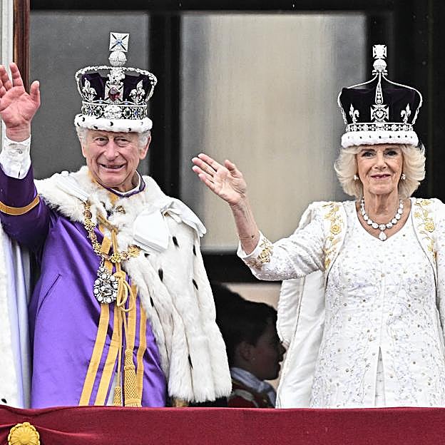 Carlos III celebra su primer año como rey: cáncer, polémicas y Harry, así ha sido el peor debut de la historia royal