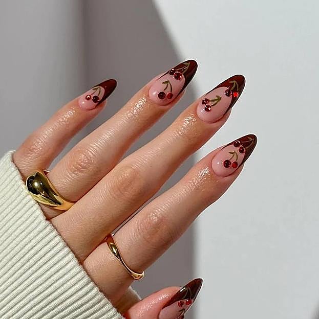 Cherry nails con brillos