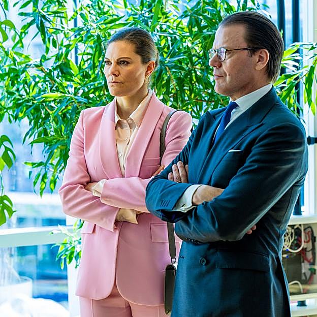 La princesa Victoria de Suecia junto a su marido, Daniel. 