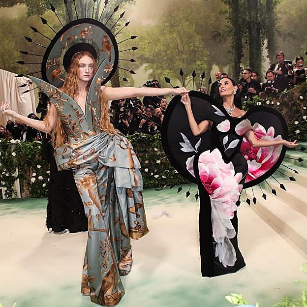 Harris Reade y Demi Moore vestidos de ninfas del bosque.