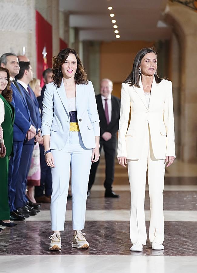 Imagen - Díaz Ayuso y la reina Letizia, con looks muy similares LIMITED PICTURES