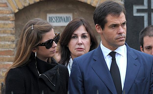 Margarita Vargas, Carmen Martinez-Bordiú y Luis Alfonso de Borbón. 