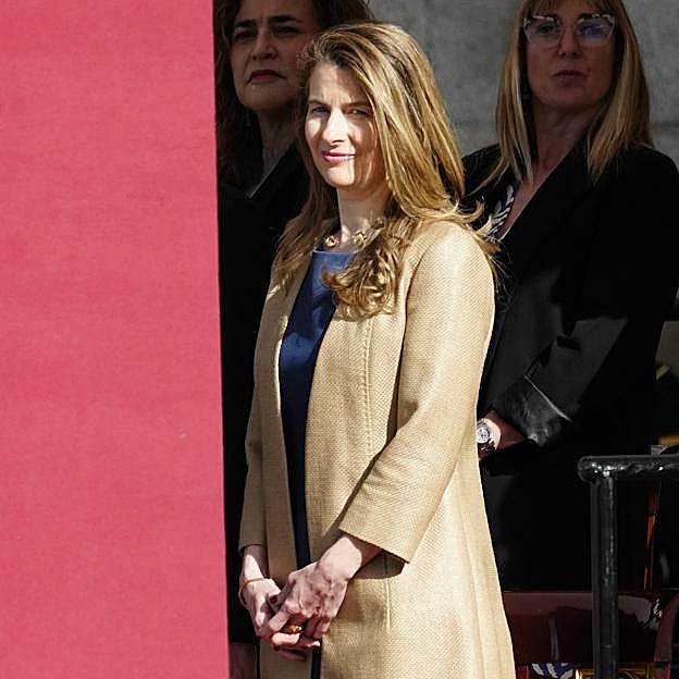 María Dolores Ocaña, secretaria de Letizia, confirma estilazo con la chaqueta de piel perfecta para el entretiempo