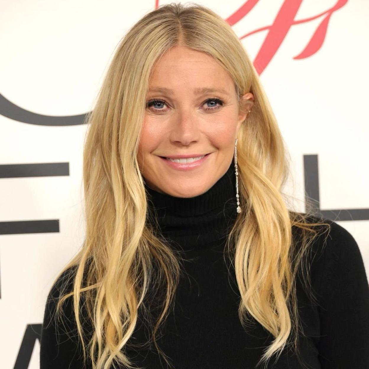 Gwyneth Paltrow con arrugas suaves en piel madura