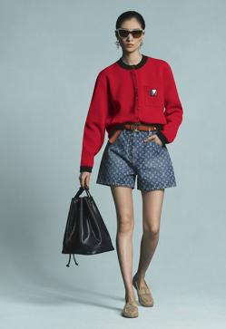 Imagen secundaria 2 - Imágenes de la colección femenina creada para la 37º Louis Vuitton America's Cup.