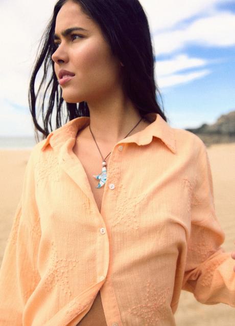 Imagen - Camisa con bordados de Pull & Bear (25,99 euros)