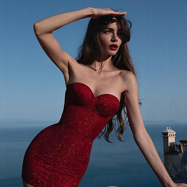 Sé cuál es el perfume favorito de las españolas que llevarán en las noches de verano 