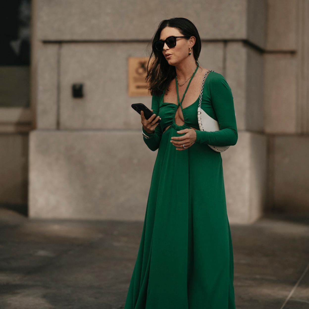 Las mejores prendas en blanco y verde para que no te piquen los mosquitos