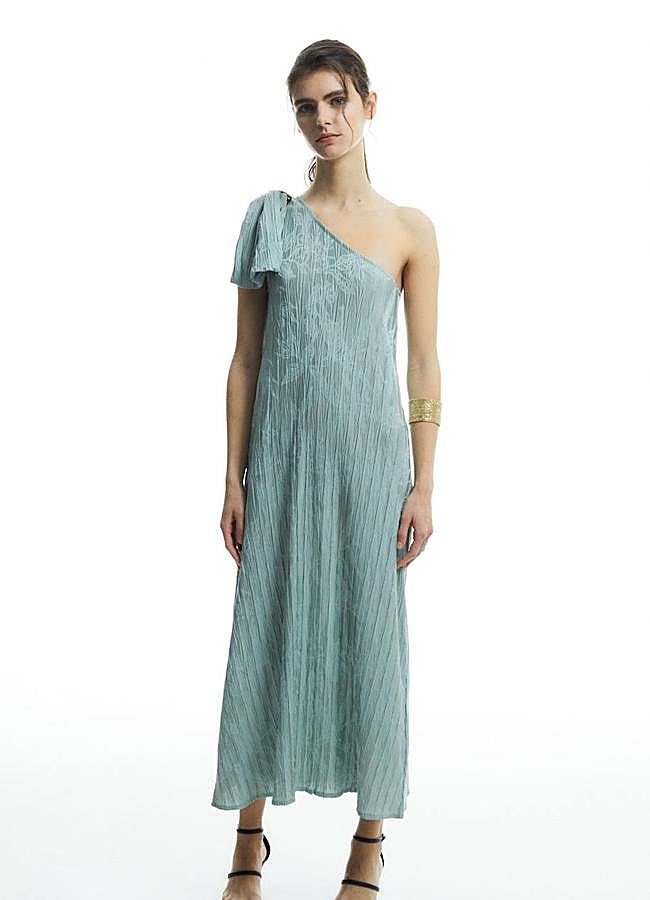 Imagen - Vestido en tejido plisado con escote asimétrico