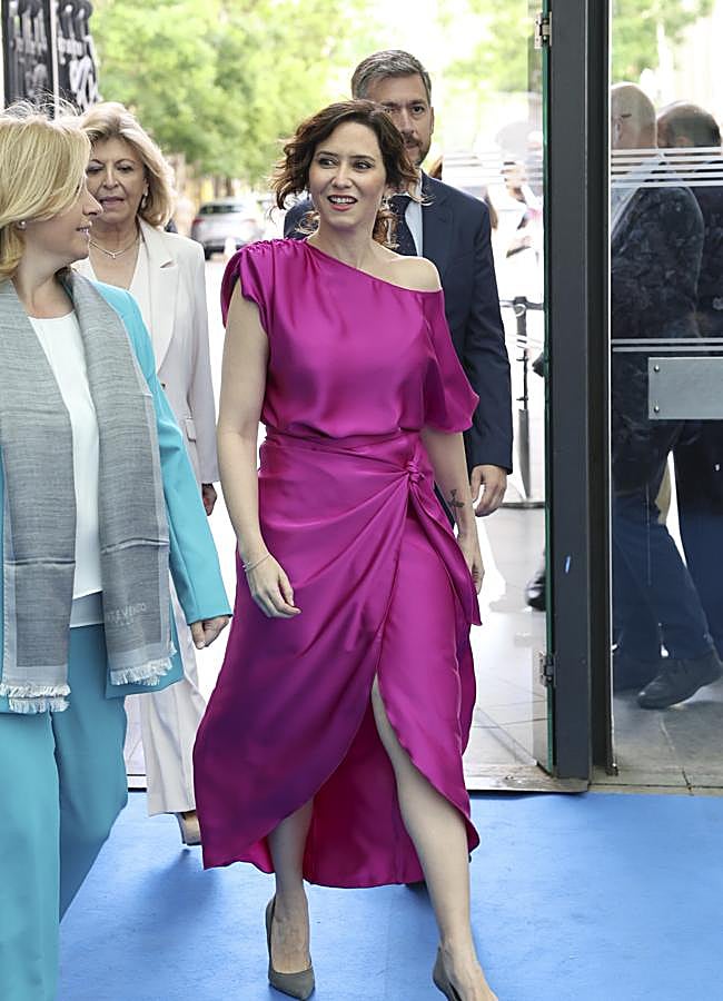 Imagen - Isabel Díaz Ayuso con vestido de Victoria. Foto: Gtres.