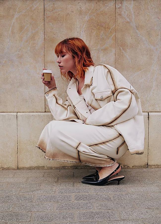 Imagen - Greta Fernández, con total look de Dior. Fotografía: Nua Gali / Estilismo: Miriam Arruga / Maquillaje y peluquería: Raquel Costales