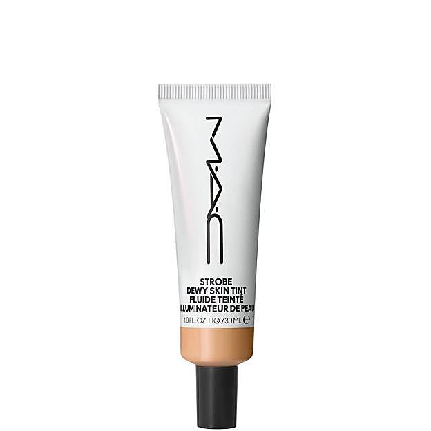Strobe Dewy Skin Tint de MAC. Precio: 44 euros