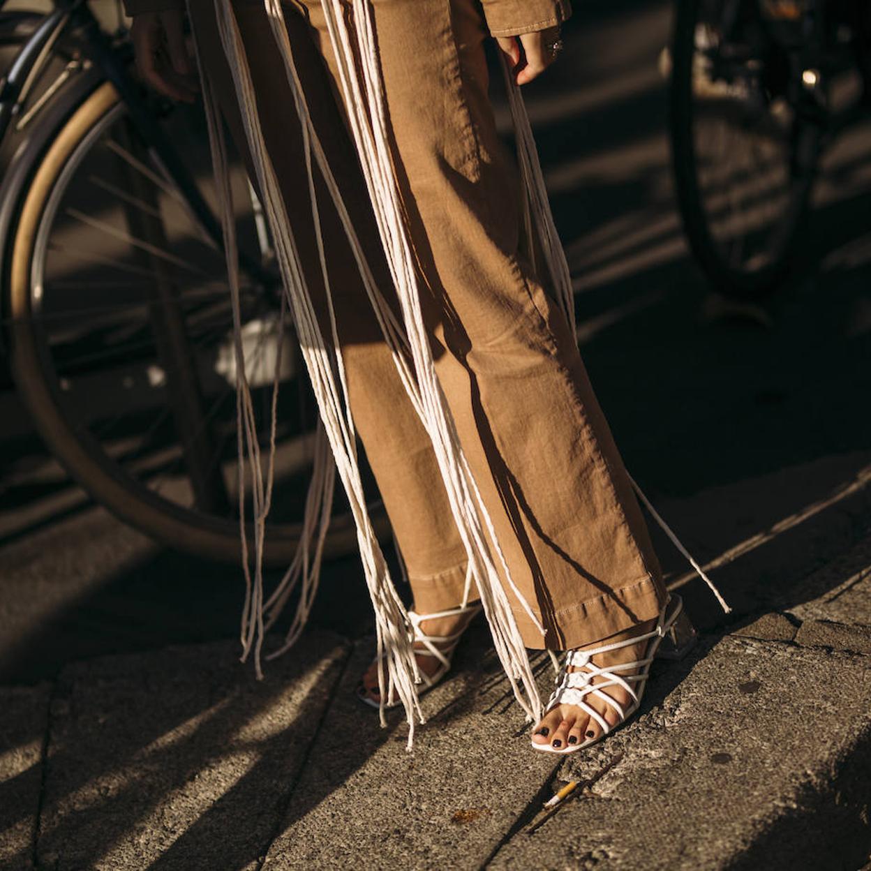 Imagen de sandalias de street style en Milán.