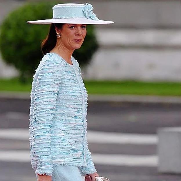 Carolina de Mónaco, llegando sola a la boda de Felipe y letizia. 