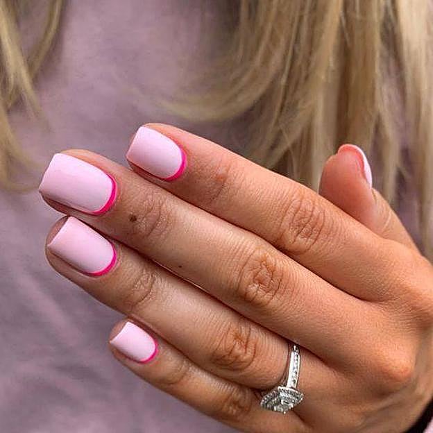 Manicura francesa invertida en dos tonos de rosa