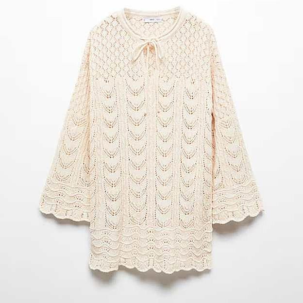 Imagen principal - Vestido crochet manga acampanada (39,99€)/ Alpargata tiras (39,99€)/ Capazo detalle tachuelas (39,99€)