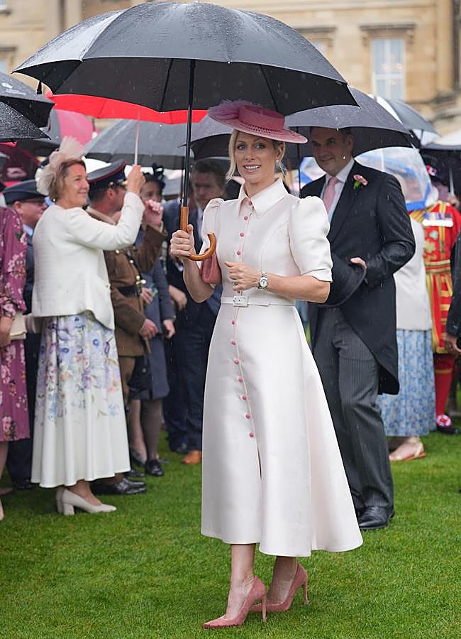 Imagen - Zara Tindall con un vestido blanco y rosa de Laura Green. / GTRES